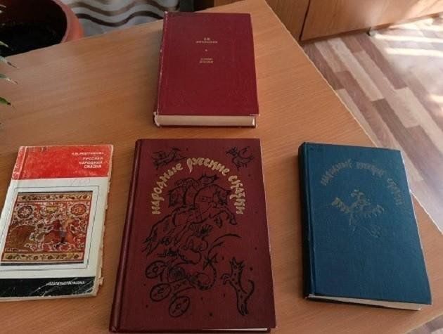 Книжная выставка «Его сказки — целый мир»