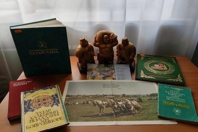 Книжная выставка «Встречаем праздник Сабантуй»