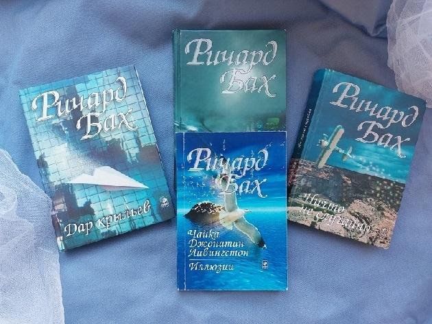 Книжная выставка «Крылья вдохновения»