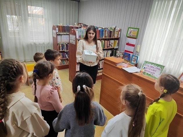Книжная выставка «Правила дорожные детям знать положено»