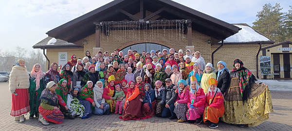 В Набережных Челнах хоровод объединил поколения в Год единства народов России