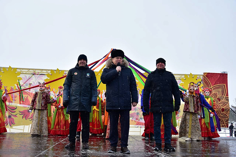Гимн весне: в Набережных Челнах празднуют Широкую Масленицу