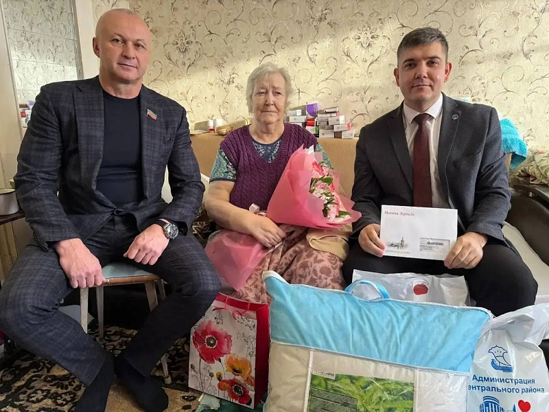 С 84-летием поздравили ветерана Центрального района