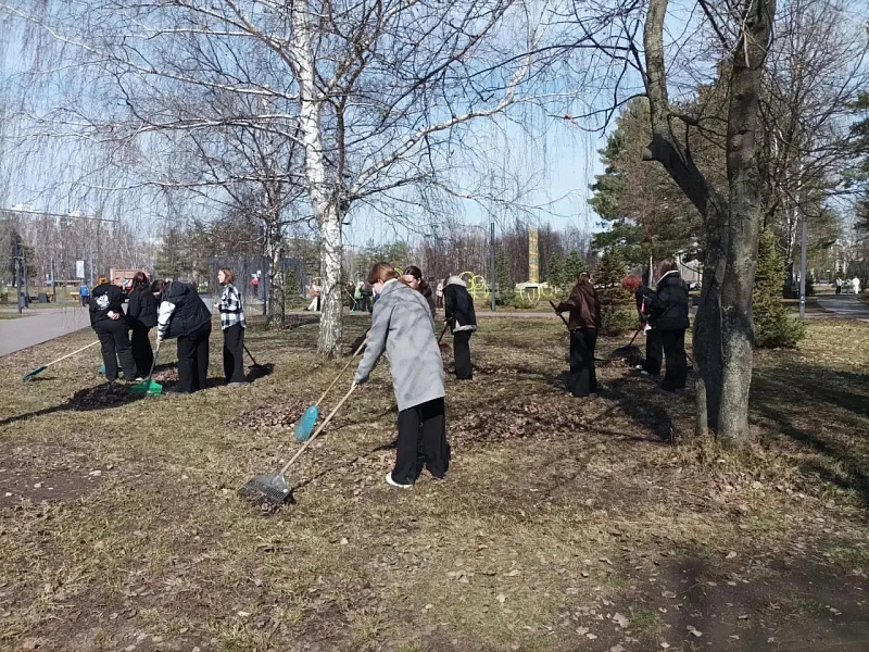 В Набережных Челнах продолжается весенняя уборка