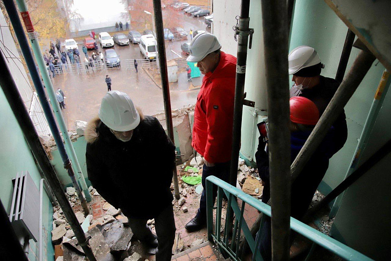 Наиль Магдеев оценил ущерб в 11 подъезде пострадавшего от взрыва дома