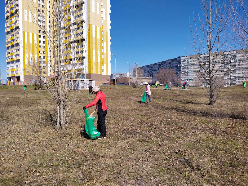 Челнинцы вышли на уборку улиц