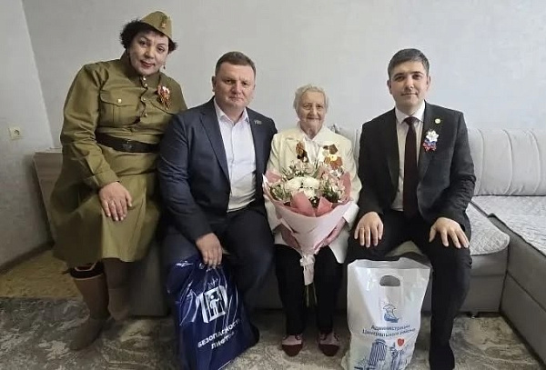 В Центральном районе посетили бывших узников фашистских концлагерей