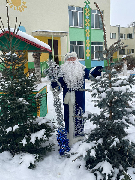 Дед Мороз приходит в детские сады