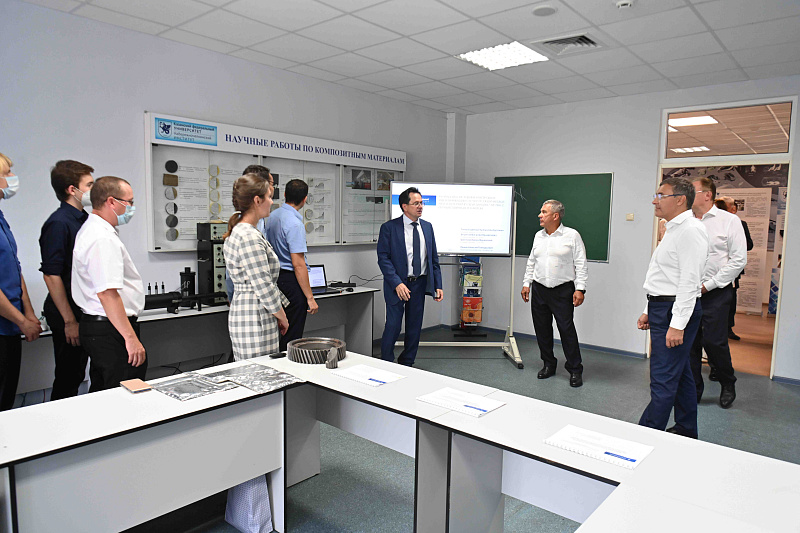 Рустам Минниханов осмотрел Набережночелнинский институт КФУ