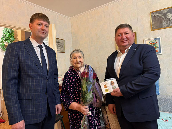 В Набережных Челнах поздравили ветерана