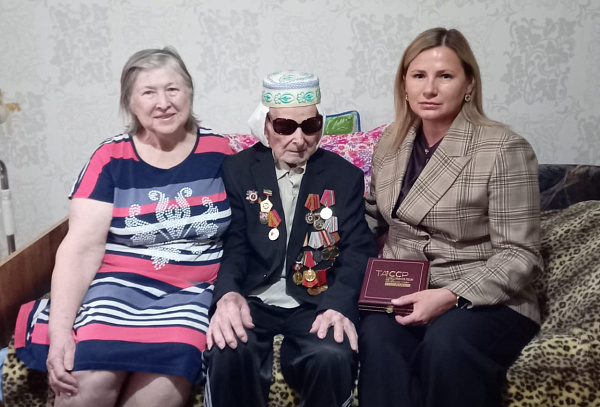 Ветерана Автозаводского района наградили медалью