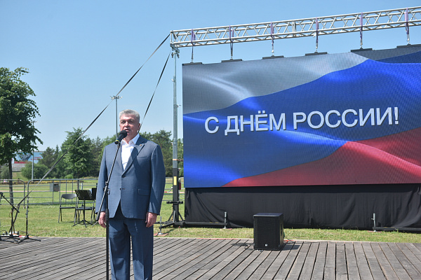 «Мы гордимся своей страной!»: как в Челнах празднуют День России