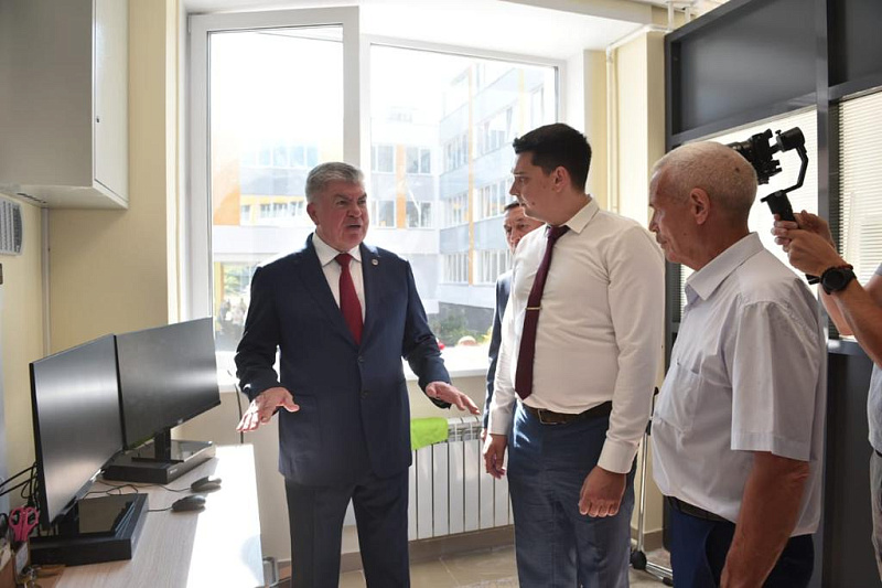 День строителя-2023: в Набережных Челнах завершают капремонт школ