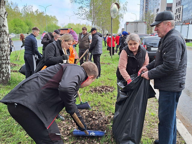 По заветам первостроителей: в Набережных Челнах состоялся общегородской субботник