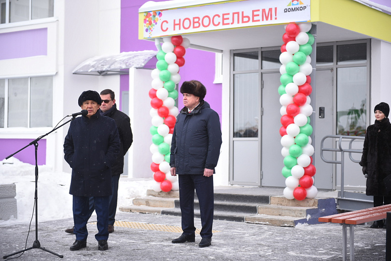 Рустам Минниханов поздравил новоселов в Набережных Челнах (+видео)