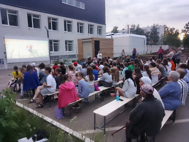 В Автозаводском районе прошел веселый праздник детства