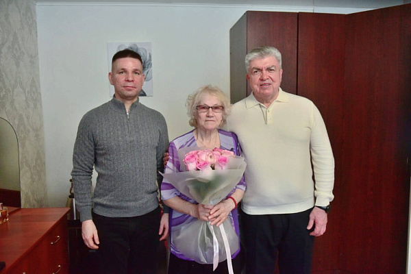 Наил Мәһдиев Ольга Чебневаны якынлашып килүче Халыкара хатын-кызлар көне белән котлады