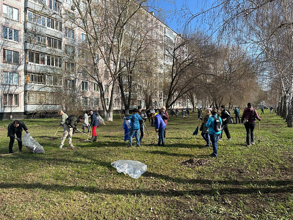 Субботники в Автозаводском районе продолжаются