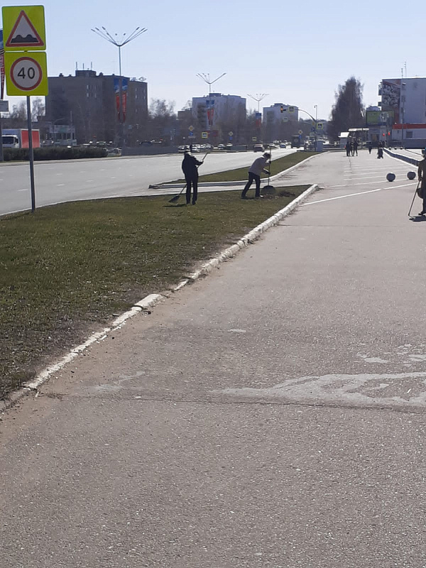 Челнинцы вышли на уборку улиц