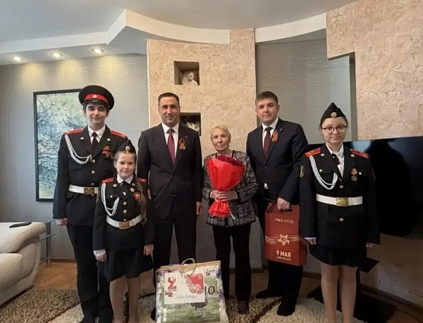 On the eve of Victory Day, veteran Vera Ivanovna Khlyuzova was congratulated