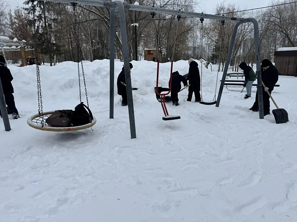 Школьники и студенты привели в порядок городские парки и скверы